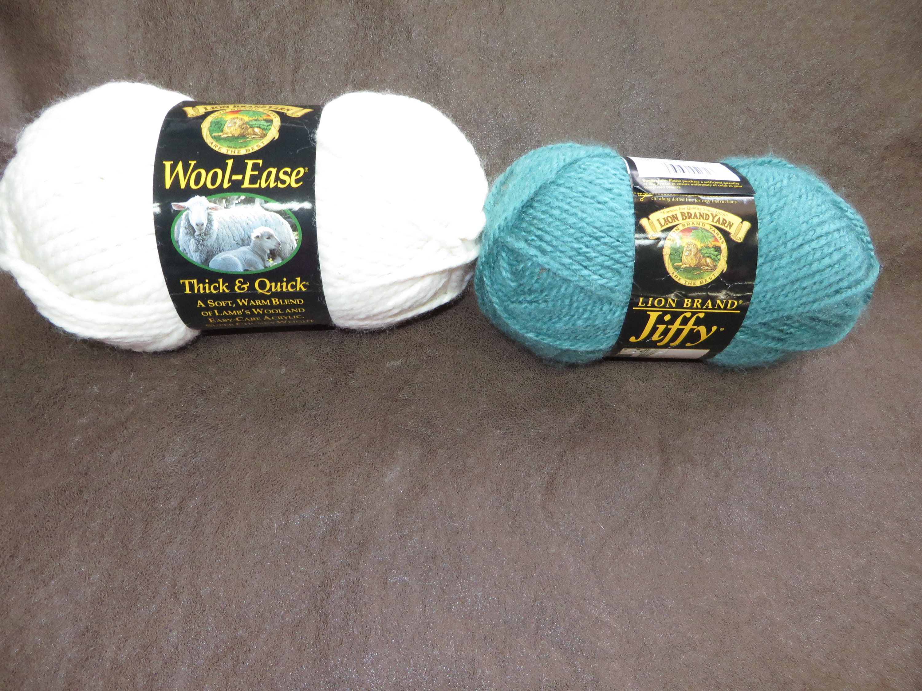 Lion Brand Yarns: Wool Ease 6oz Fisherman 099 , Jiffy Mohair Look Country  Green 181 