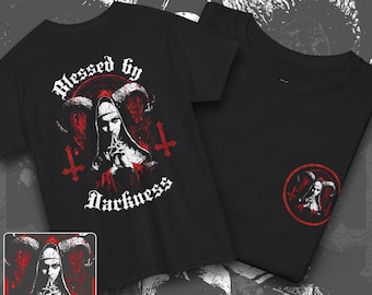 Blessed By Darkness T-shirt dubbelzijdige print | Uniseks pasvorm | Gothic horror metalen T-shirt | Shirt satanische kunst | Occult T-shirt | Grafisch horrorshirt