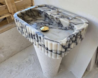 Lavabo de mármol Calacatta Viola con textura acanalada en tres lados, hecho a mano en piedra natural, para montaje en pared o sobre mueble, a medida.