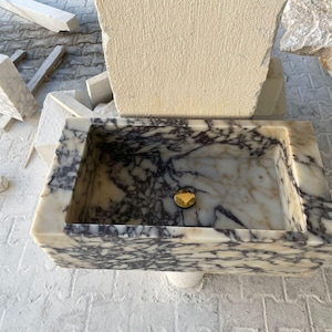 Calacatta Viola Marmor Waschbecken: Antike Bauernhaus Gästetoilette