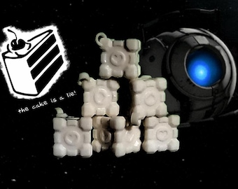Portal | Companion Cube Keychain (Clip Included)