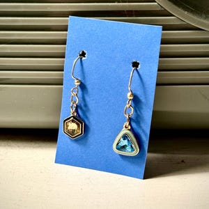 Mismatch gold dangle earrings
