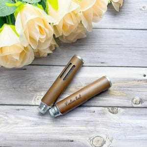 Cenicero portátil personalizado: diseño compacto, sin cenizas, apto para el coche, ideal para regalos de padrinos de boda, recuerdos de boda y artículos esenciales para fiestas.