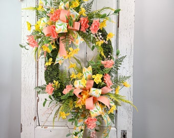 Yellow Daffodil and Peach Floral Moss Wreath, Natural Looking Spring Wreath for Door, Front Porch Decor, Designer Outdoor Wreath