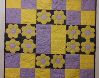 Beautiful Handmade Hexagon Pieced/ Applique Finished Baby Quilt 42x42