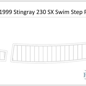 Puede incluir: Un dibujo lineal de una plataforma de baño para un barco Stingray 230 SX de 1999. La imagen muestra el contorno de la plataforma, incluyendo una sección curva grande con líneas verticales y dos piezas rectangulares más pequeñas. El logotipo de Fungo está en la esquina inferior derecha.