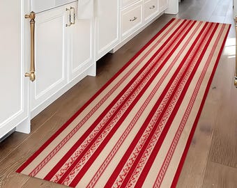 Rood en beige gestreept loperkleed: modern keukendecor in gang