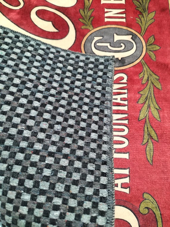 ヴィンテージ コカコーラ ラグ：レトロなソーダポップ広告のフロア