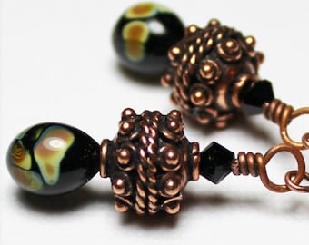 Sandelholz Ohrringe... Handgemacht mit Lampwork mit antiken Bali Kupfer