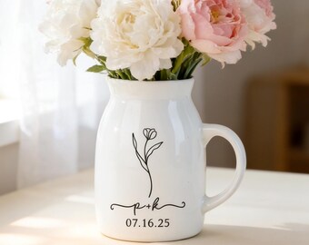 Personalized Wedding Flower Vase, Engagement Gifts, Engaged Flower Vase with Initials, Couple Gifts, Gifts for Newlywed, Bridal Shower Gift