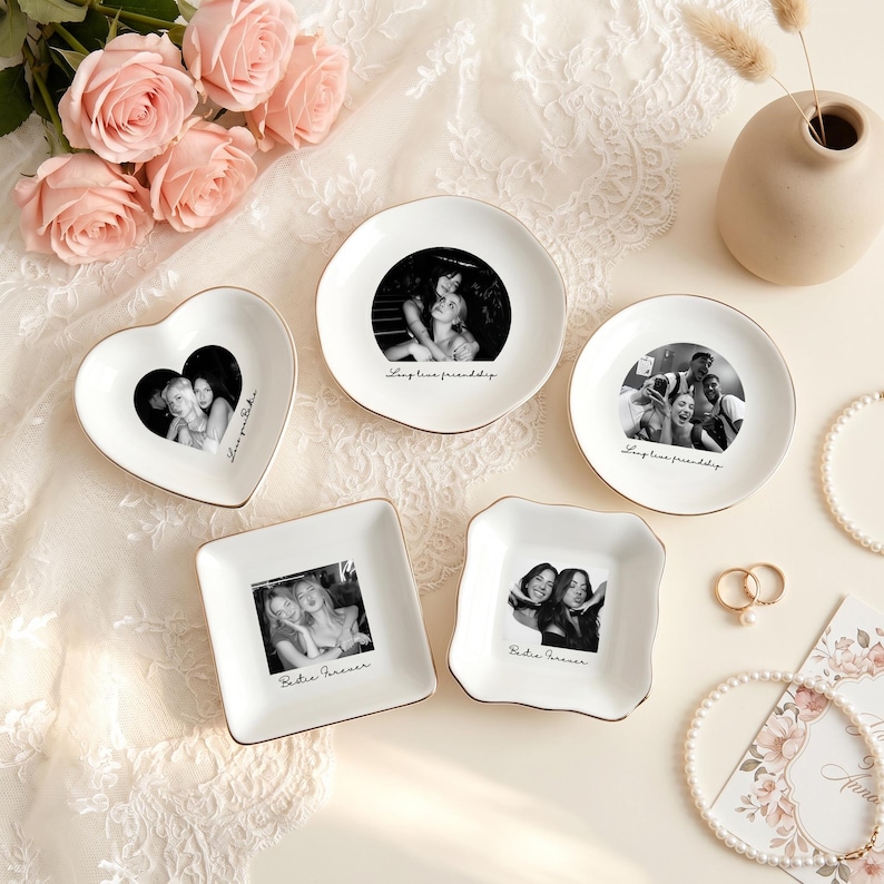 Personalisierte Foto Schmuckschale, benutzerdefinierte Ringschale mit Bestie Foto, Hochzeitsgeschenk, Brautjungfer Vorschlag, Schmucktablett für den besten Freund, Bestie Bild 1
