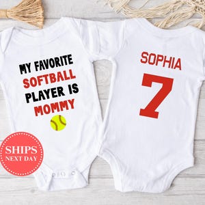 Mono de jugador de sóftbol favorito para mamá, mono de sóftbol personalizado, mono de sóftbol lindo, mono de sóftbol para niña