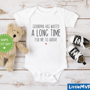Body de bebé &quot;La abuela ha esperado mucho tiempo&quot; - Revelación del bebé a la abuela - Body de bebé de la abuela - Mono de bebé lindo - Regalo de bebé &quot;Amo a la abuela&quot;
