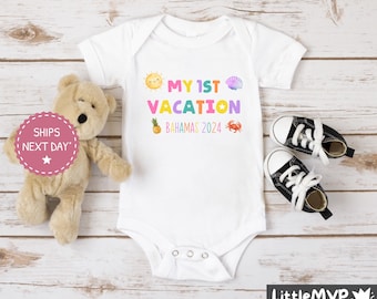 Min första semesterflicka-body® - Strandbody® - Vacation Onesie® - Första stranden - Strandtröja för småbarn - Resebody®