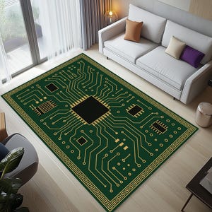 Puede incluir: Alfombra verde y dorada con diseño de placa de circuito. La alfombra presenta un gran cuadrado negro central, rodeado de líneas doradas y pequeños rectángulos negros, que se asemejan a componentes de computadora. Un borde dorado de clave griega enmarca el diseño.