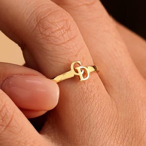 Benutzerdefinierte doppelte Anfangsring, Initialen Paar Ring, Gold personalisierte Buchstabe Ring, zierliche stapelbare Ring, Jahrestag Geschenke für sie, Mom Geschenke