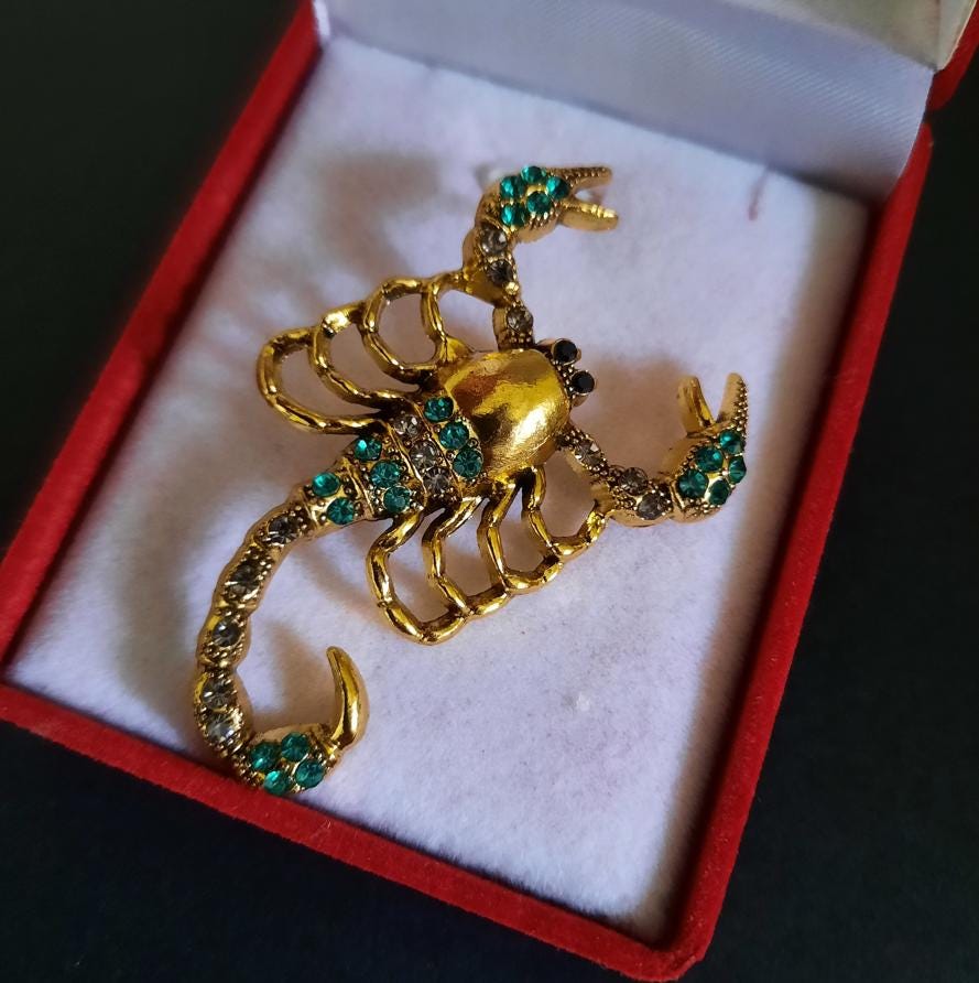 Broche Scorpion Strass Blanc Sur Métal Doré - Neuf Avec étiquettes, Garantie Sans Nickel