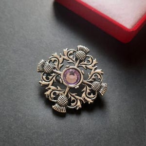 Runde schottische Distel Brosche, Schottland Distel Blume Pin Abzeichen Natur Blumen Schmuck und Accessoires (X05)