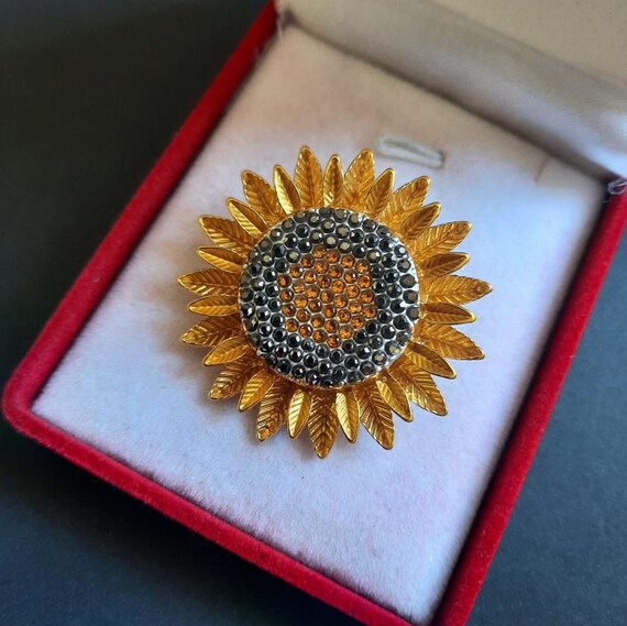 Enamel Crystal Sunflower Bee Insect Brooch Flower Shawl Pin Van