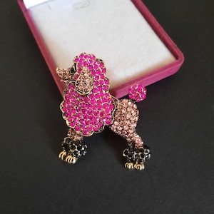 ピンククリスタル犬プードルブローチバッジピンラインストーン犬愛好家ジュエリーブローチ