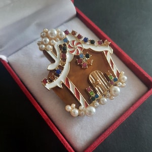 Julbrosch med pepparkakshus | Nål med strass och konstpärlor | Festliga julsmycken (X08)