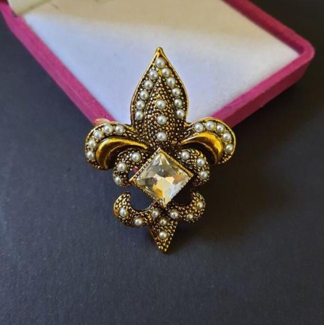 Longue Broche Vintage Fleur De Lys En Métal Doré - Style Années 70