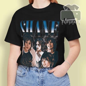 shane mccutcheon Androgynous Style Icon Tee – Queer TV Fan Art Shirt – Vintage Moody Character Aesthetic – Unisex WLW Culture T-Shirt