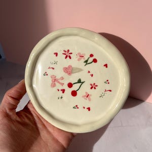 Plato de cerámica para baratijas hecho a mano de Girly Things