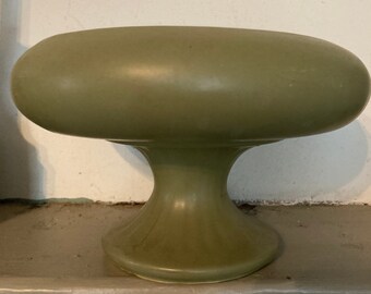 Vintage Mccoy Large Pedestal Floraline Mat Green Vase Gold Speckled Vase Mccoy Pottery Vase 4 Vase Mat Glaze Usa Pottery Floral Home Decor Home Living Dolphinchat Ai Vintage Mccoy Large Pedestal Floraline Mat Green Vase Gold Speckled Vase Mccoy Pottery Vase 4 Vase Mat Glaze Usa Pottery Floral Home Decor Home Living Dolphinchat Ai