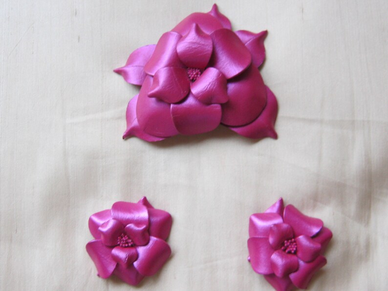 Vintage Matching Hot PinkFuchsia Leather Pierced Earrings and Brooch