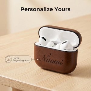 Capa para AirPods personalizada em PC e couro com gancho: Monograma gravado