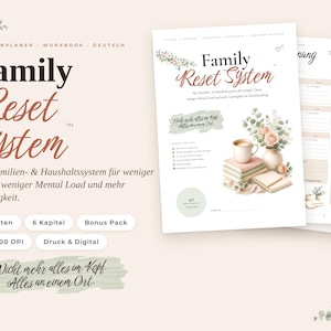 Op de afbeelding: Een digitaal werkboek getiteld Family Reset System met 47 pagina's, 6 hoofdstukken en een bonuspakket. De omslag toont een stapel boeken, een koffiemok en een bloemstuk. De tekst bevat "Nicht mehr alles im Kopf. Alles an einem Ort."