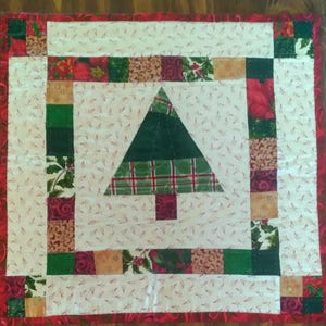 Mini Patchwork Christmas Tree Quilt