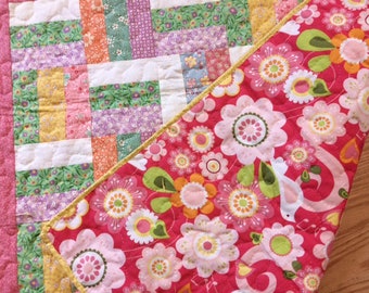 Table Topper matelassée, coureuse de table, Baby Quilt, coton calicot des années 1930
