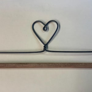 7.5" Wire Heart with Dowel Quilt - Craft Holder - Hand Crafted in USA by Ackfeld Manufacturing