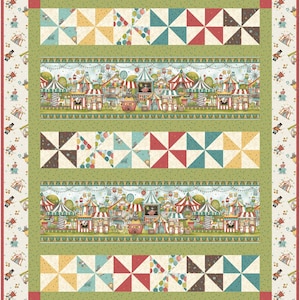 Op de afbeelding: Een kleurrijk quilt met een circusthema. De quilt heeft afwisselende rijen van windmolenpatronen in verschillende kleuren en gedetailleerde illustraties van een circustoneel met tenten, attracties en artiesten. De rand heeft een herhalend patroon van circuselementen.