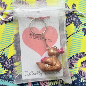 Cute duck keyrings, Novelty duck bag charms, Unique duck keychains, Glittery duck holding a heart keyrings and bag charms, gift for her
