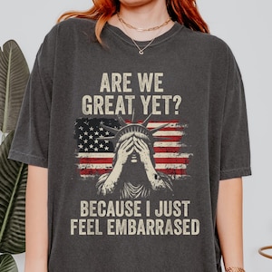 T-shirt Comfort Colors® Are We Great Yet Anti Trump T-shirt de la résistance Vêtements pour manifestant patriotique T-shirt militant politique pro-démocratie Embrassé