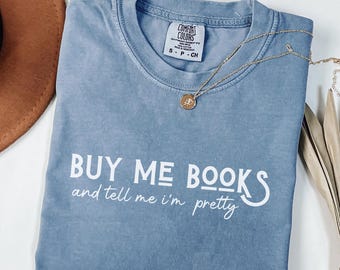 Koszulka Comfort Colors® Bookish Koszulka Kup mi książki Koszulka Nazwij mnie grzeczną dziewczynką Prezent dla bibliofila Miłośnik książek Mól książkowy Czytelnik o charakterze erotycznym Pikantna koszulka dla czytelnika