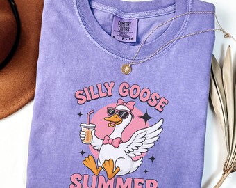 Comfort Colors® Silly Goose Letnia koszulka Letnie wibracje Koszulka Zabawny mem zwierzęcy Koszulka Retro Estetyczna koszulka graficzna Prezent dla miłośnika plaży