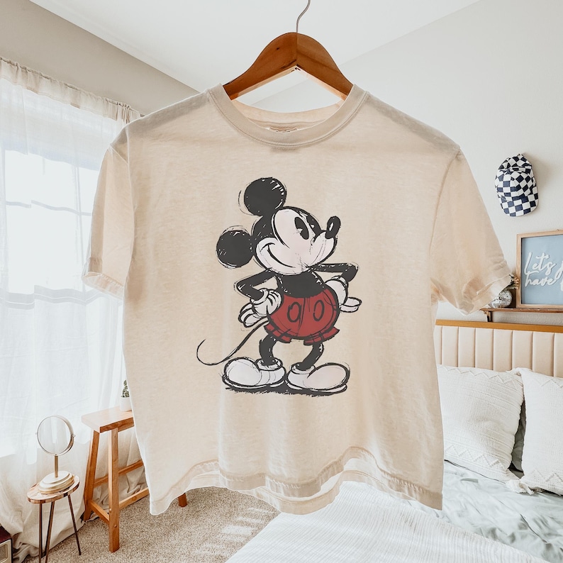 Retro Mickey Boxy-tröja Comfort Colors® Klassisk pose Musse Pigg-tröja i vintagestil Disney-tröja Disney-par-semester-tröja bild 1