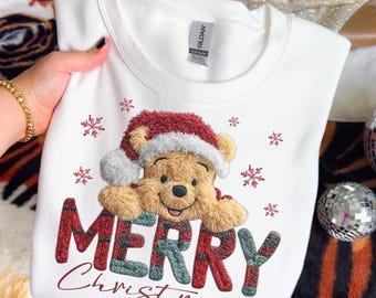Moletom de Natal com gorro de Papai Noel e estampa do Ursinho Pooh em crochê com fios sintéticos - Camiseta fofa de inverno do Ursinho Pooh - Presente de Natal da Disney