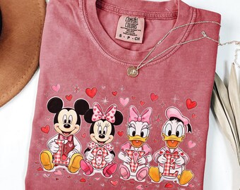 Camiseta de San Valentín de Mickey y sus amigos de Disney Comfort Colors® Camiseta de San Valentín para parejas de enamorados Camiseta de Disneyland Camiseta de Magic Kingdom