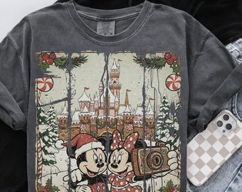 Comfort Colors® レトロ クリスマス ミッキー＆ミッキー シャツ ディズニーワールド ファミリー バケーション Tシャツ ディズニーランド ファミリー トリップ Tシャツ マジックキングダム ディズニー シャツ