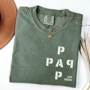 Comfort Colors® Papa Est Shirt Best Papa Ever Best Dad Shirt Fathers Day Gifts Papa Tee Gift for Dad Papa T-Shirt Pregnancy Reveal Gift