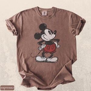 Retro Mickey Boxy-tröja Comfort Colors® Klassisk pose Musse Pigg-tröja i vintagestil Disney-tröja Disney-par-semester-tröja bild 4
