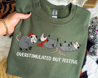 Overgestimuleerd maar feestelijk opossum kersttrui grappig kerstshirt opossum kersttrui opossum cadeau meme sweater