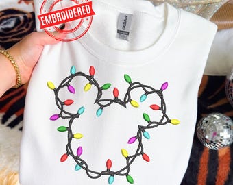 Sudadera con bordado de Mickey Lights, Mickey & Co Est. 1928, Camiseta inspirada en Disney, Camiseta bordada, Regalo para fans de Disney, Camiseta de vacaciones Disney