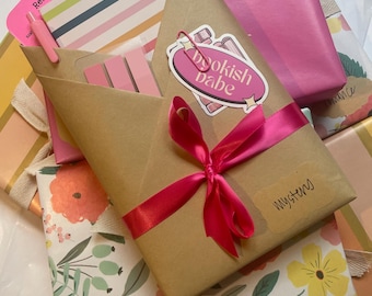 Blind Date with a Book Box - Mystery, Romance, Thriller - Reader Gift Set