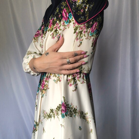 Vintage Floral Boatneck Midi Dress - image 8